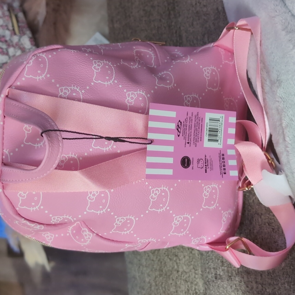 🆕 Last One Hello Kitty Backpack - Picture 3 of 4